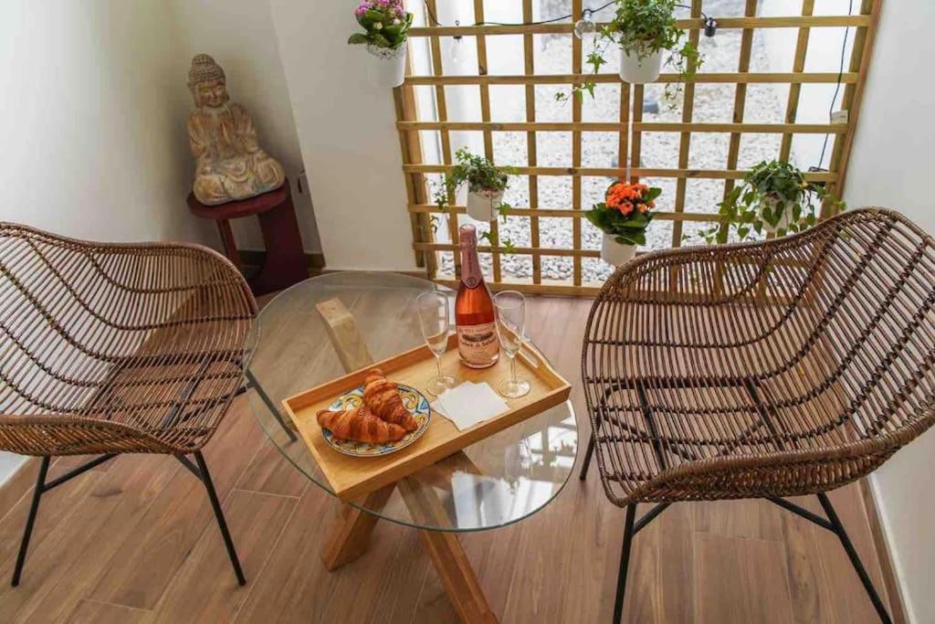 Studio Chic Avec Terrasse, Lumineux Et Calme 1 Valencia Exterior photo