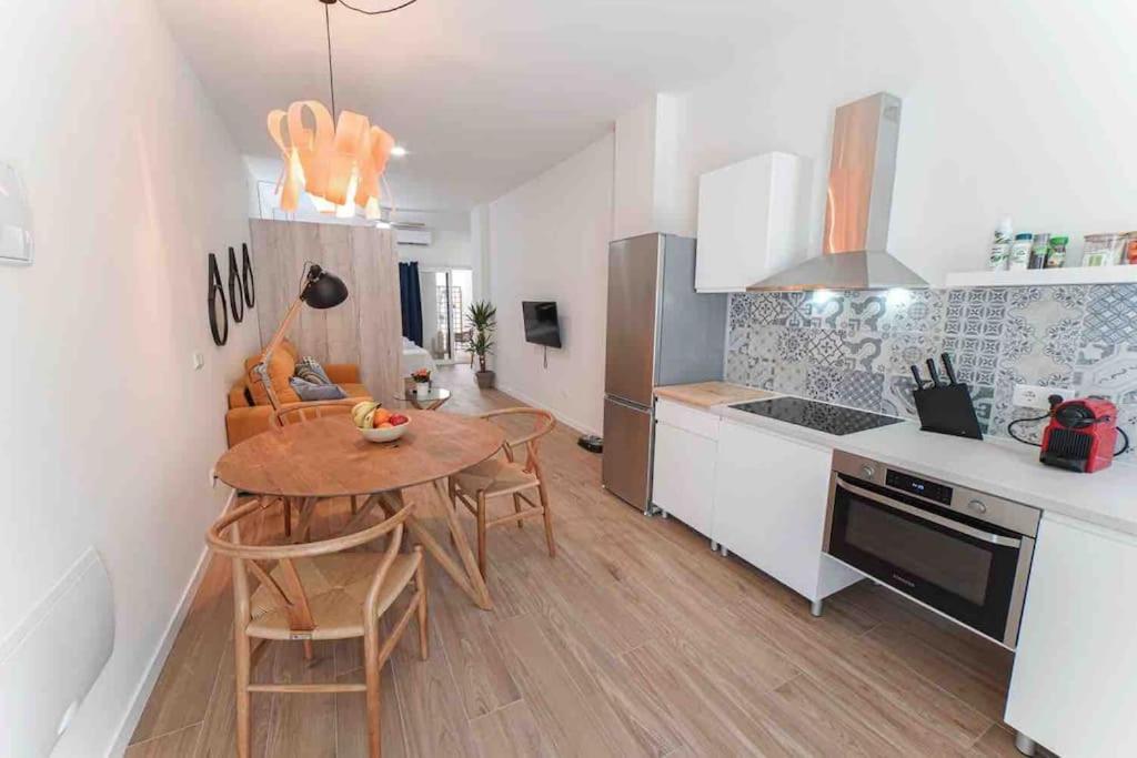 Studio Chic Avec Terrasse, Lumineux Et Calme 1 Valencia Exterior photo